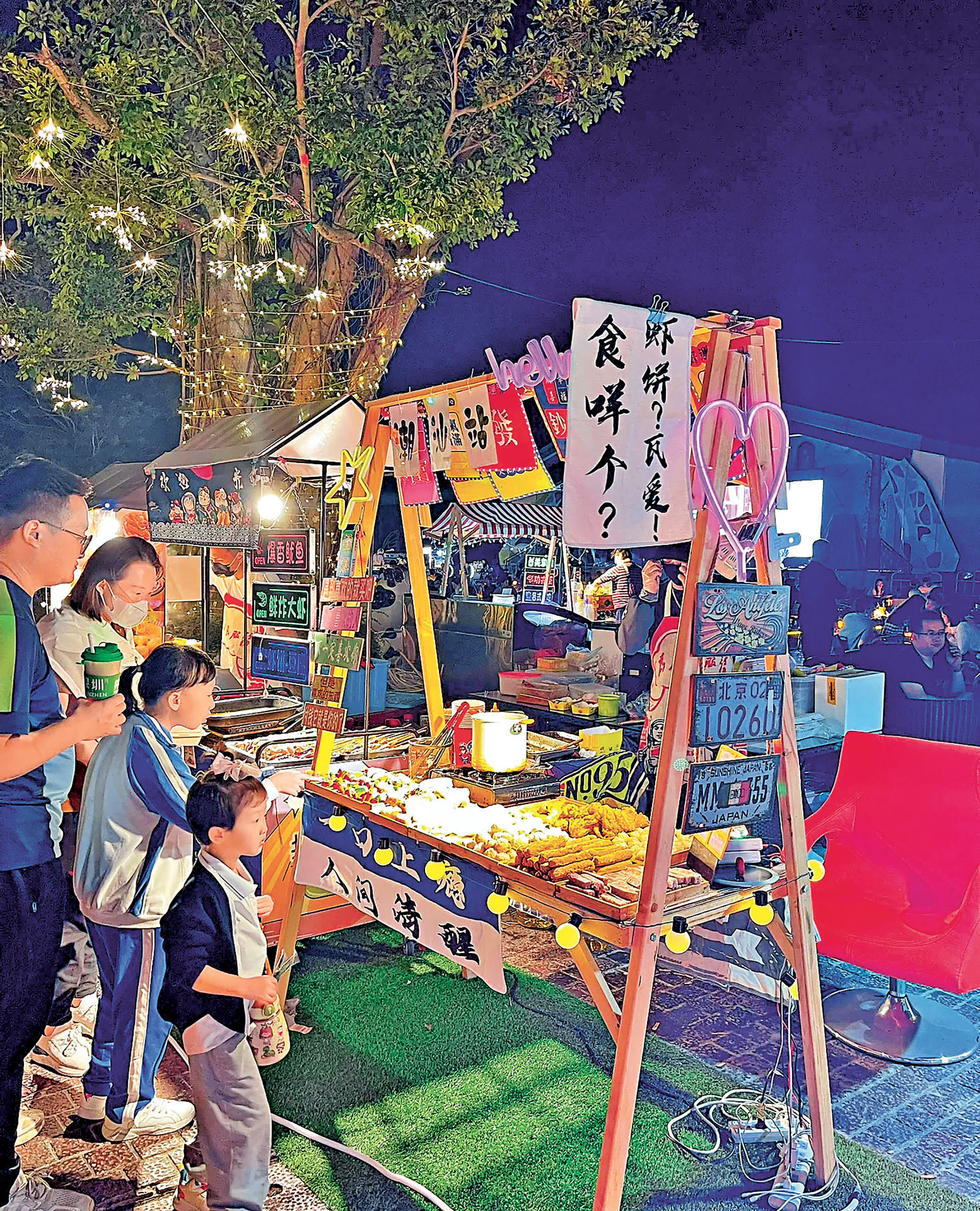 ■三洲田夜市的攤位經過攤主精心布置，小資氛圍十足。