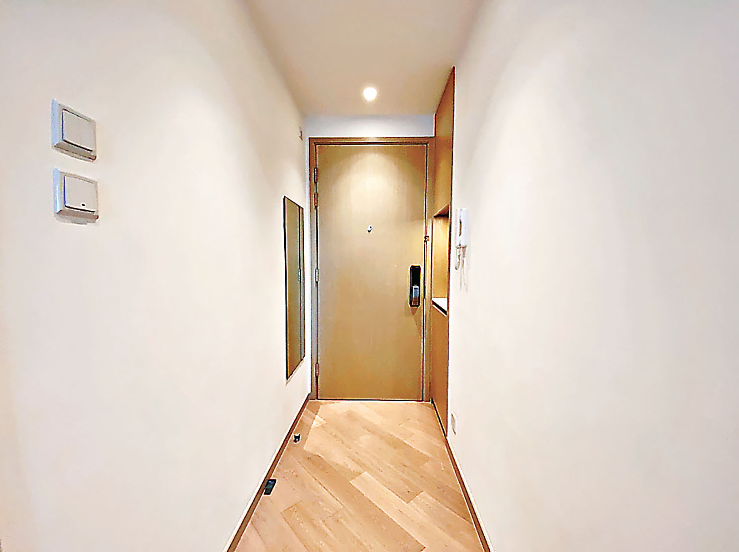 ■大門口有條小走廊。