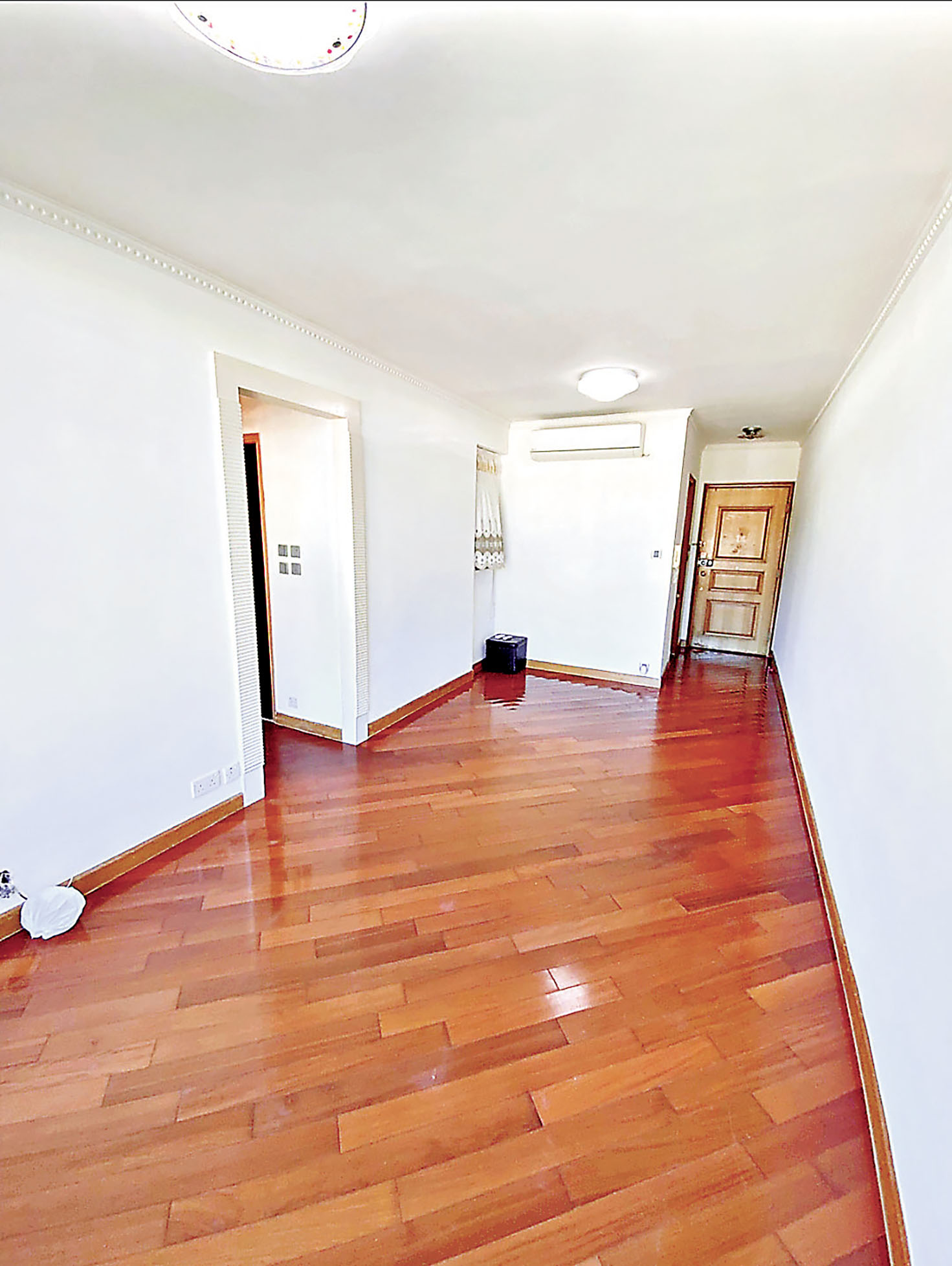 ■長方形客飯廳，可擺放各式傢俬。