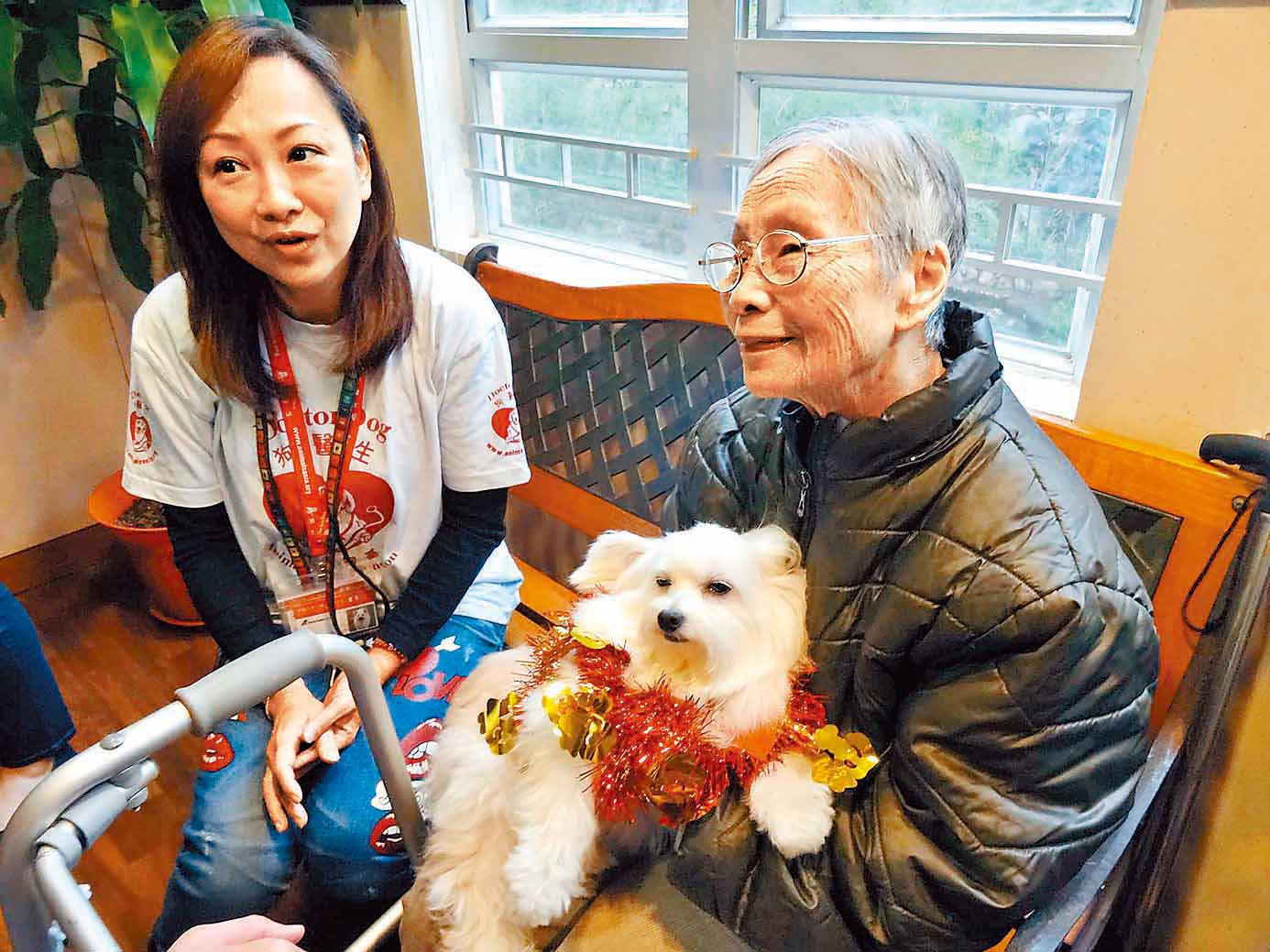 ■義工團會帶「狗醫生」探訪護老院。