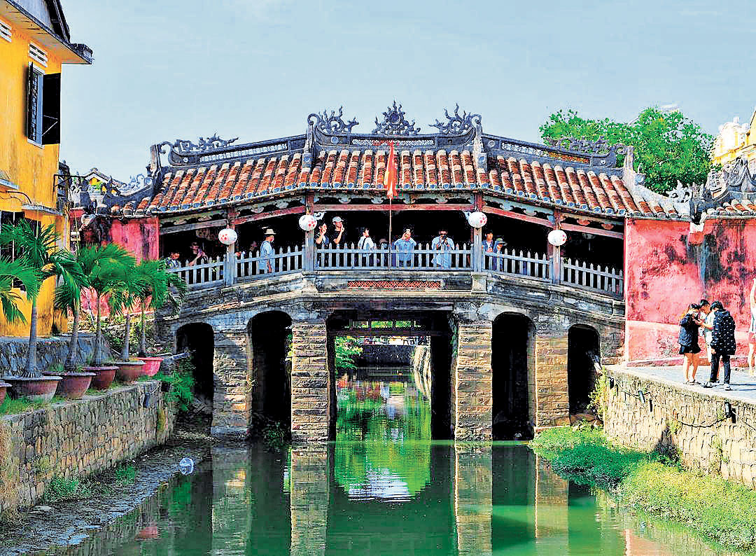 ■正面觀看來遠橋，感覺真的年代久遠。