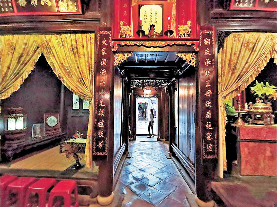 ■越式建築的德安古宅，由黑瓦木建造。