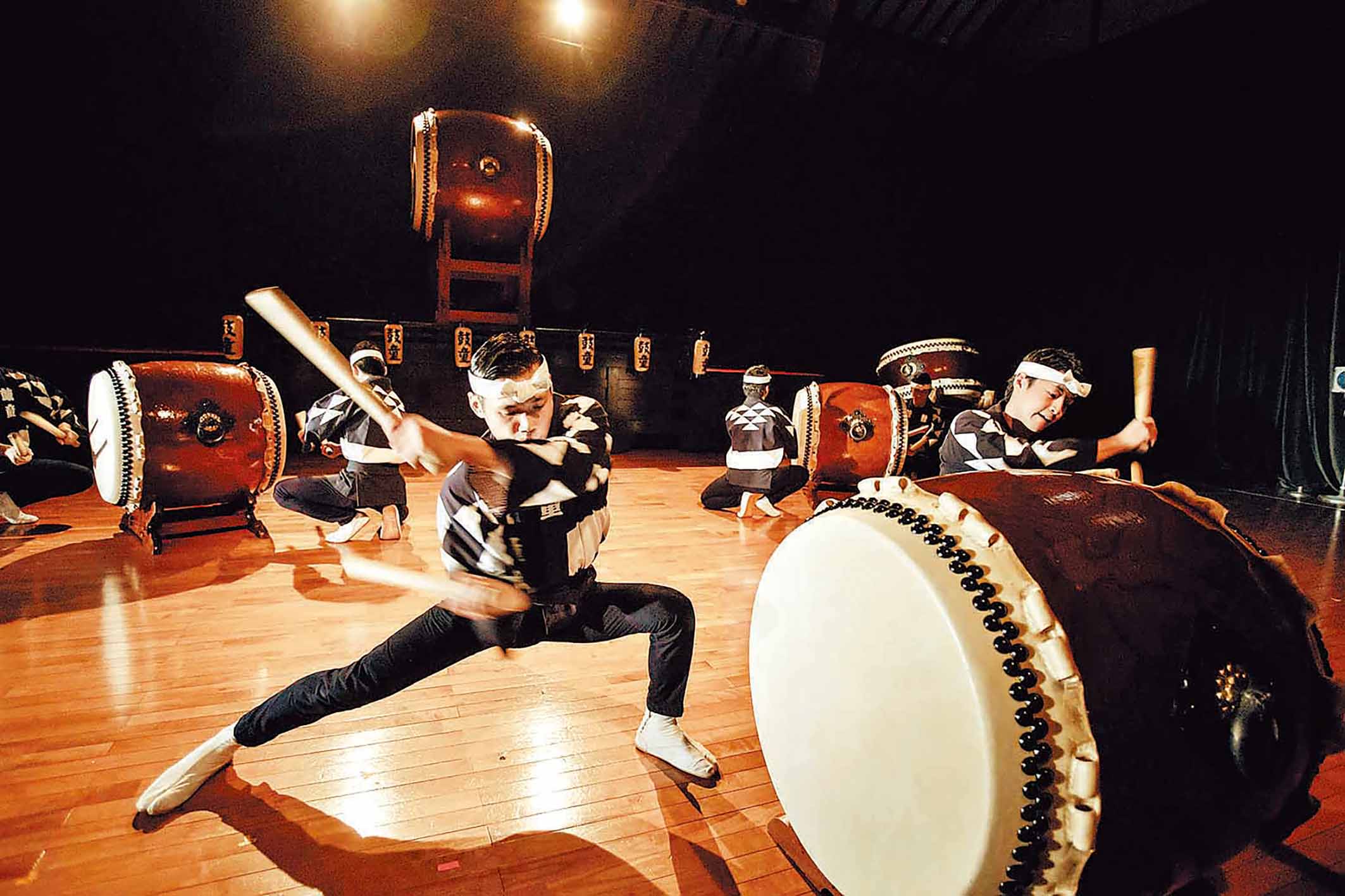 ■《童》的主題環繞藝團視為家的佐渡島。 岡本隆史供圖