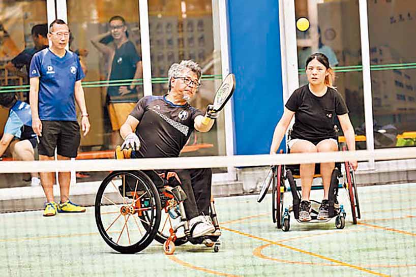 ■匹克球集羽毛球、網球、乒乓球的技巧於一身，可讓殘疾和健全人士同場較量。