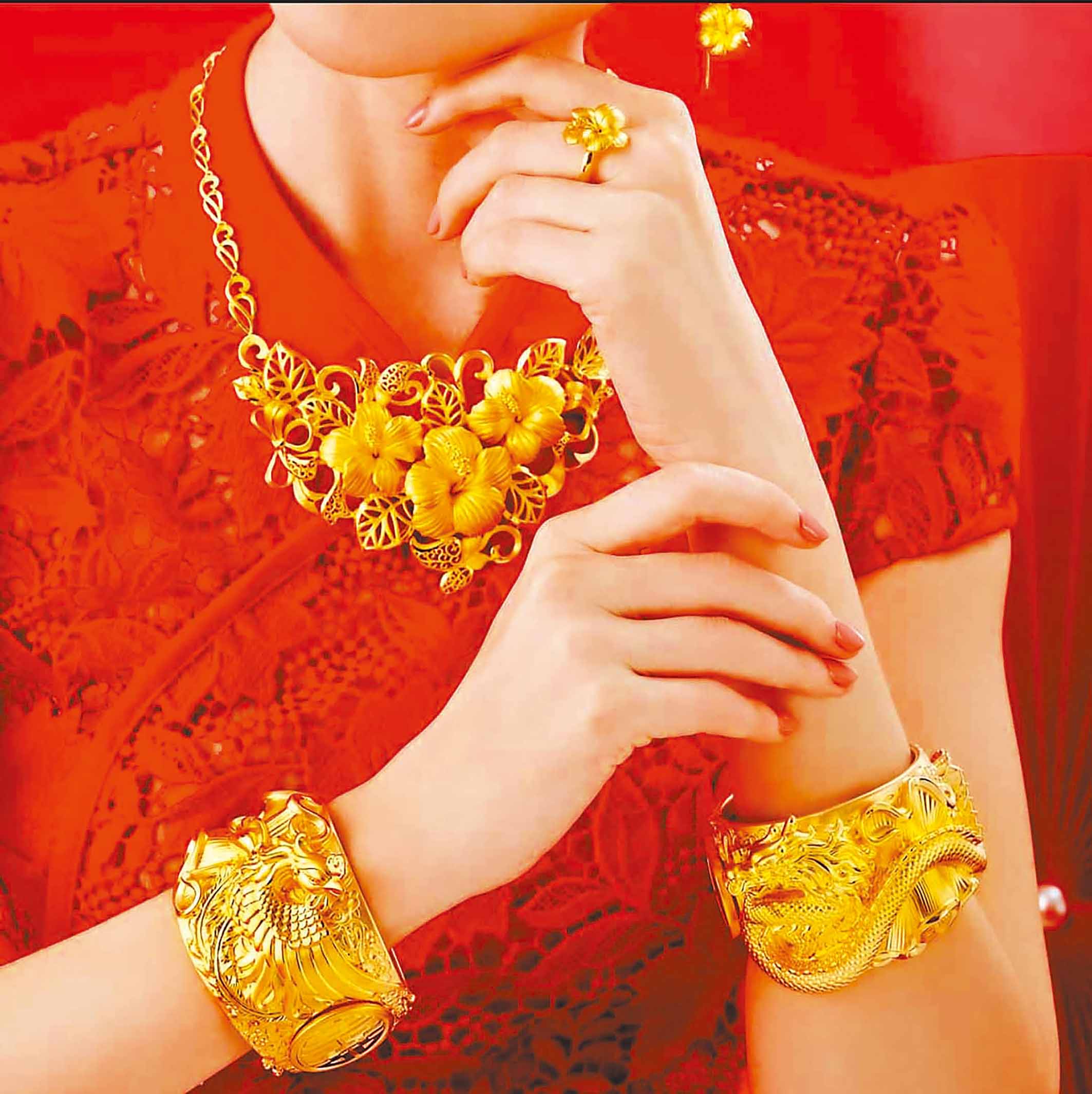 ■英皇珠寶中式足金婚嫁珠寶系列，包括戒指、頸鍊和龍鳳手鈪。