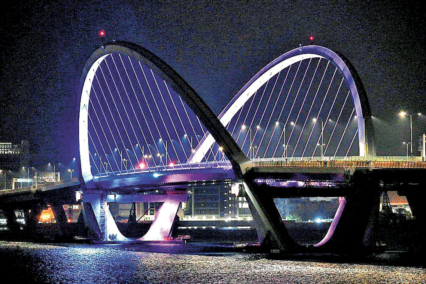 ■將軍澳跨灣大橋。