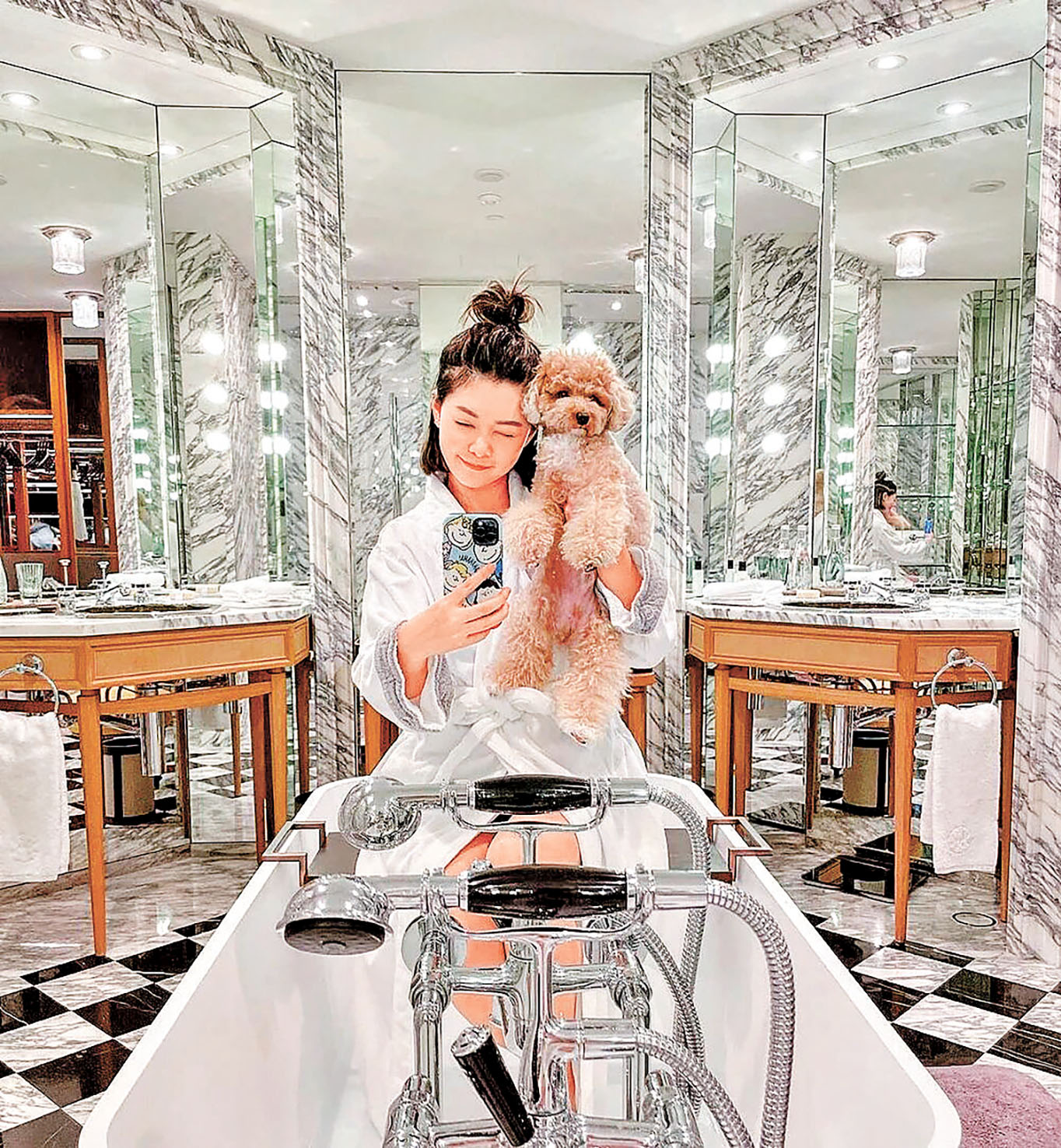 ■黑白雲石浴室別具優雅氣派。 Ig @c_i_c_i_lau