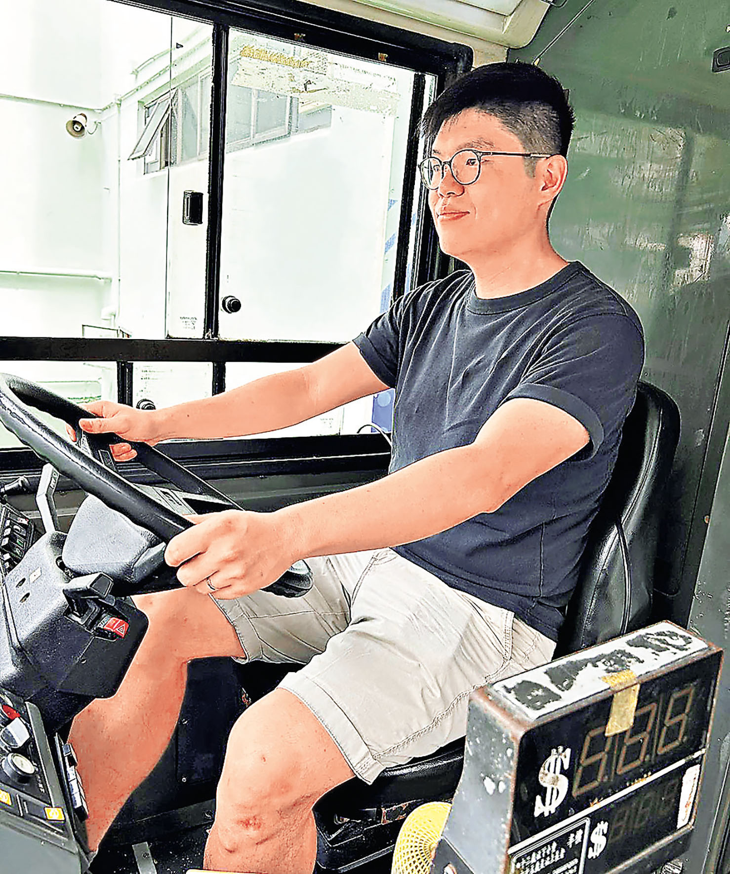 ■學校計劃開放日舉辦巴士司機活動，讓「巴士迷」親身體驗。