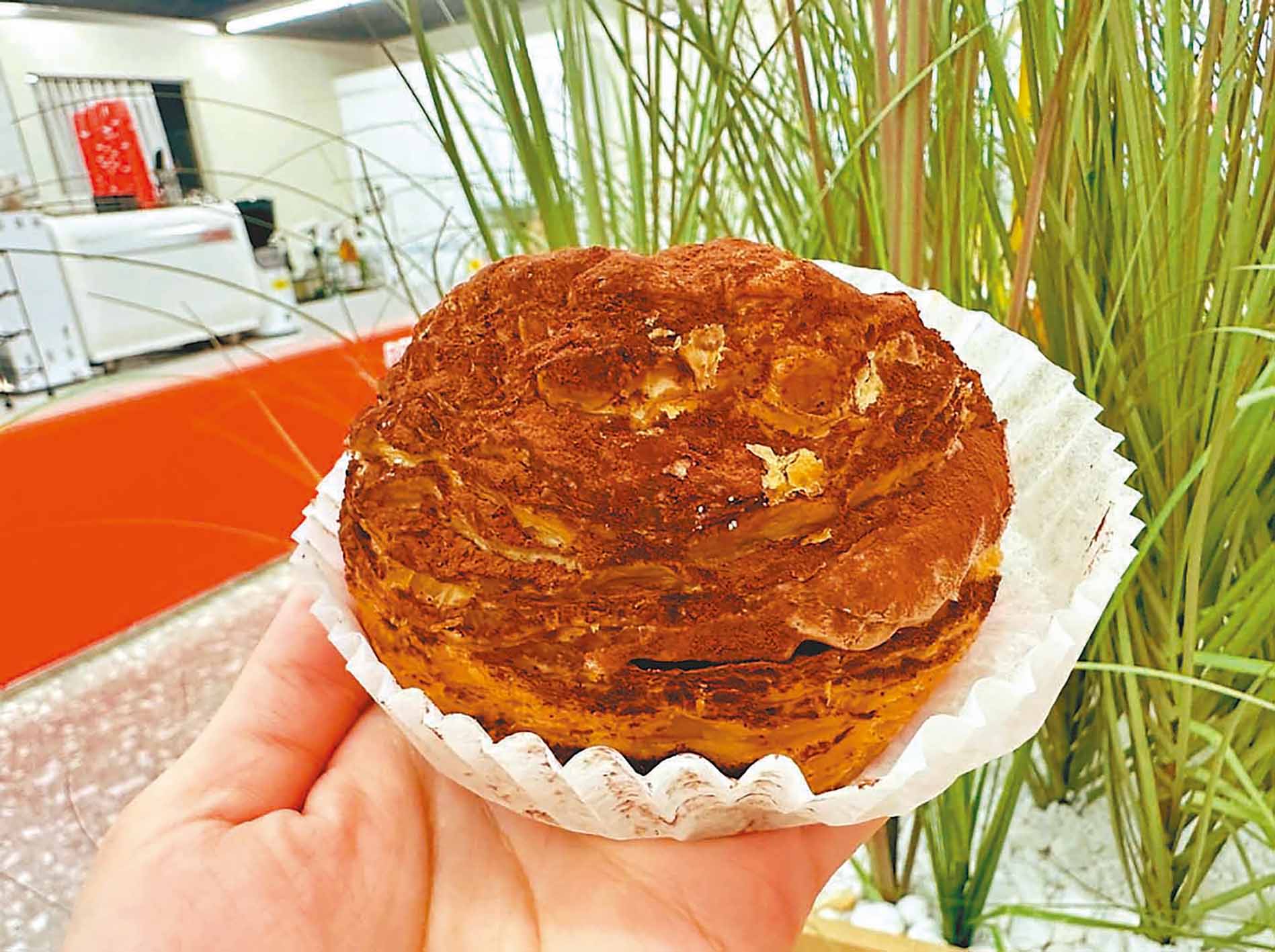 ■紅蘋果咖啡店共有九種蘋果批，圖中的是奶油批。