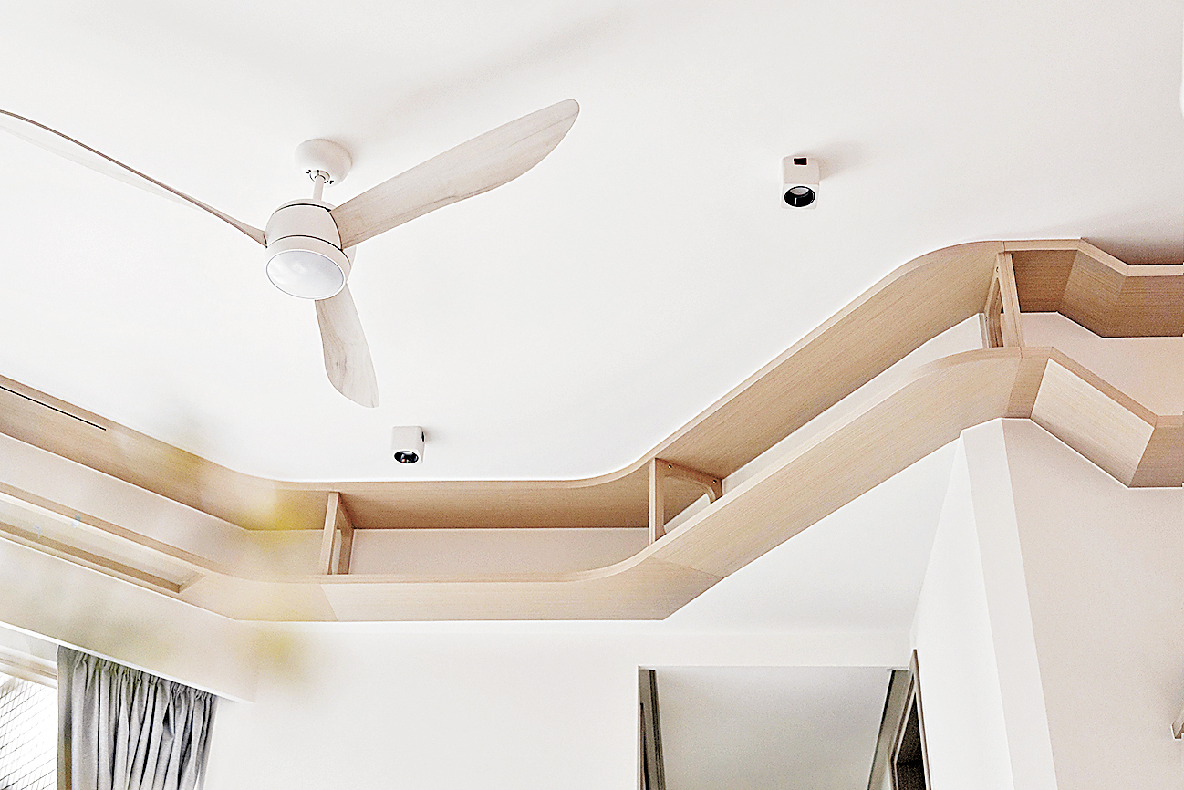 ■大廳上角架設了一條長長的貓咪空中走廊。