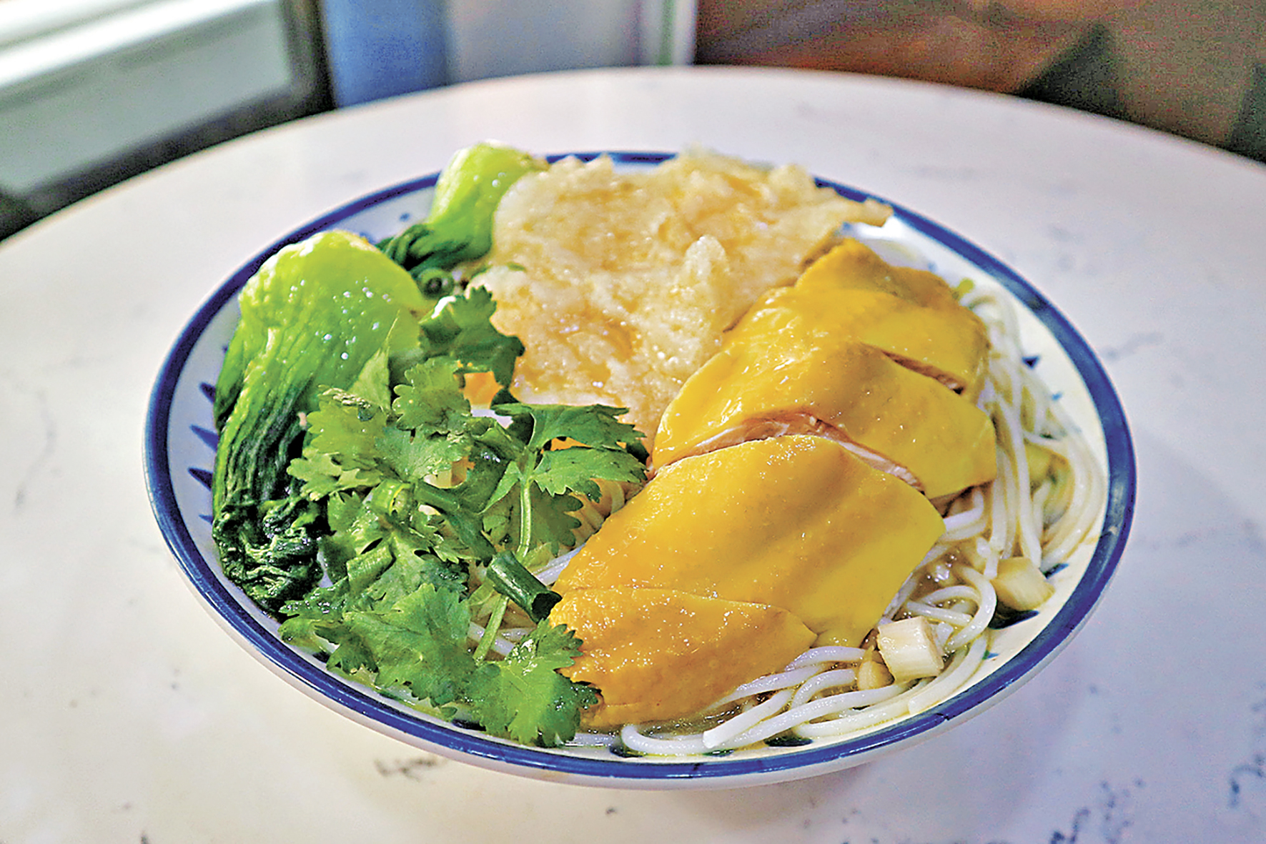 ■招牌花膠雞米線，鮮美濃郁。