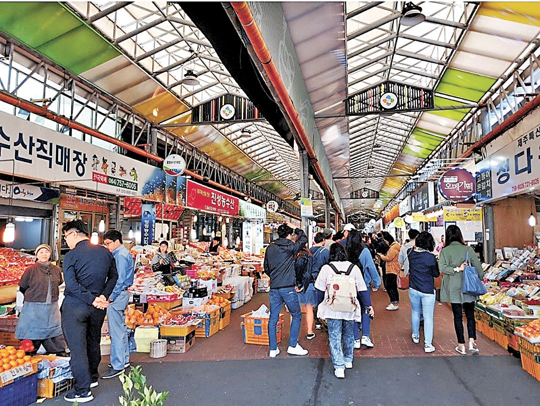 ■東門市場內有不少新鮮水果出售。