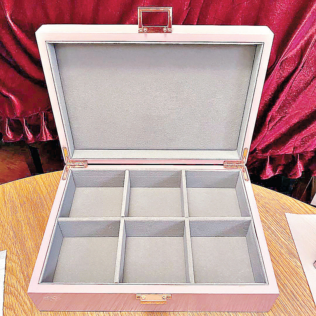 ■月餅盒可做小物件收納盒。