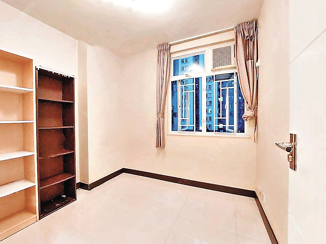 ■睡房空間大，可放置書櫃或大型衣櫃。