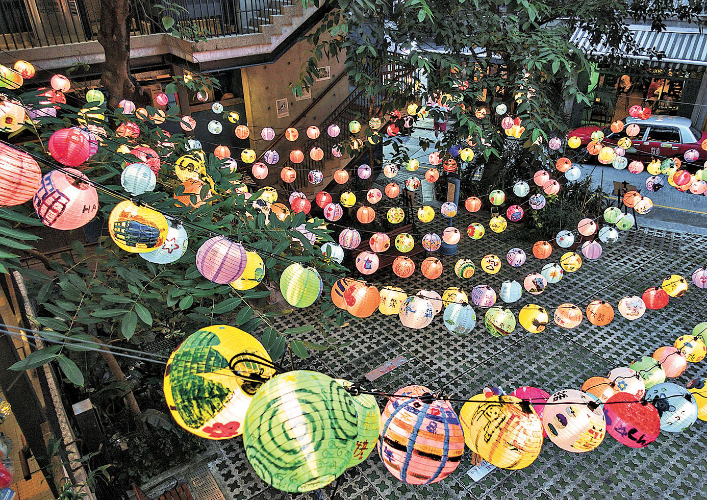 ■花燈數目多達700顆。