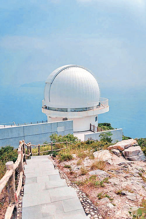 ■深圳天文台依海而建