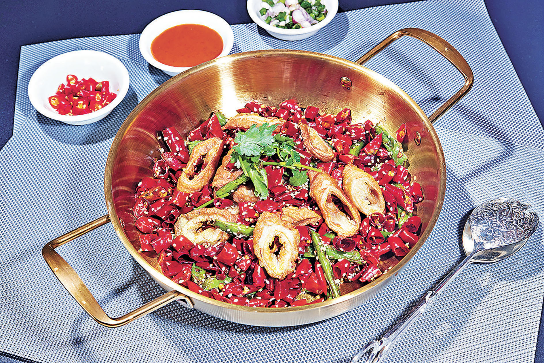 ■香辣乾鍋肥腸辣味十足。