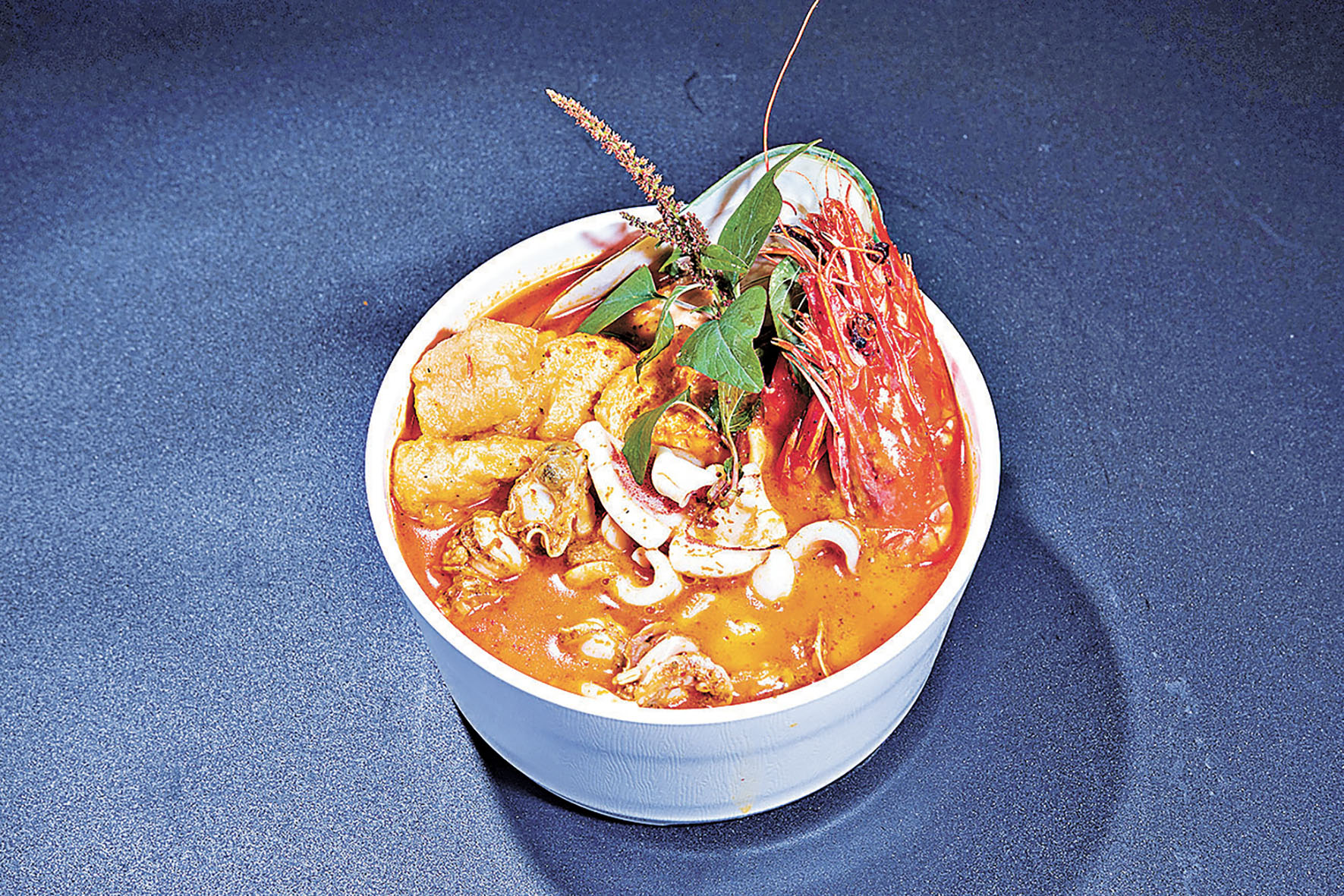 ■海鮮喇沙用料豐富。