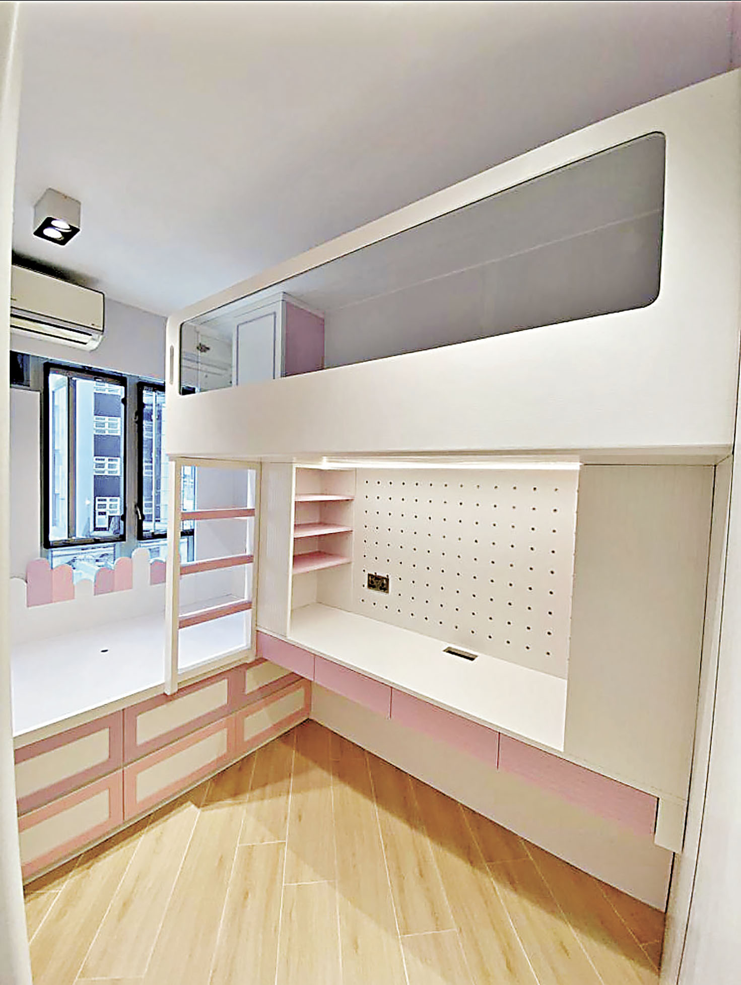 ■兩個囡囡的粉紅色睡房。