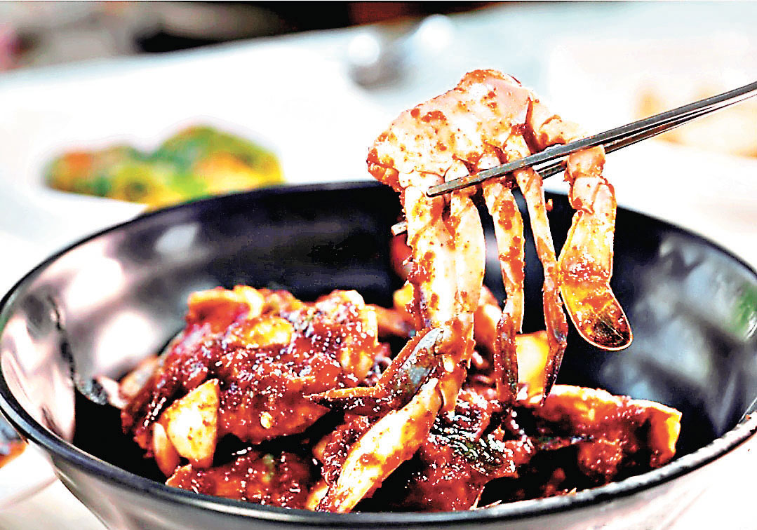 ■麗水黃金醬蟹配以特製的醬料，特別美味。