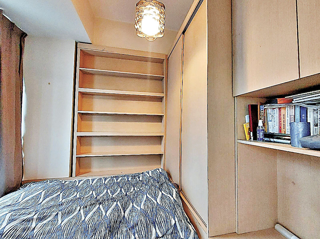 ■睡房收納櫃及衣櫃充足。