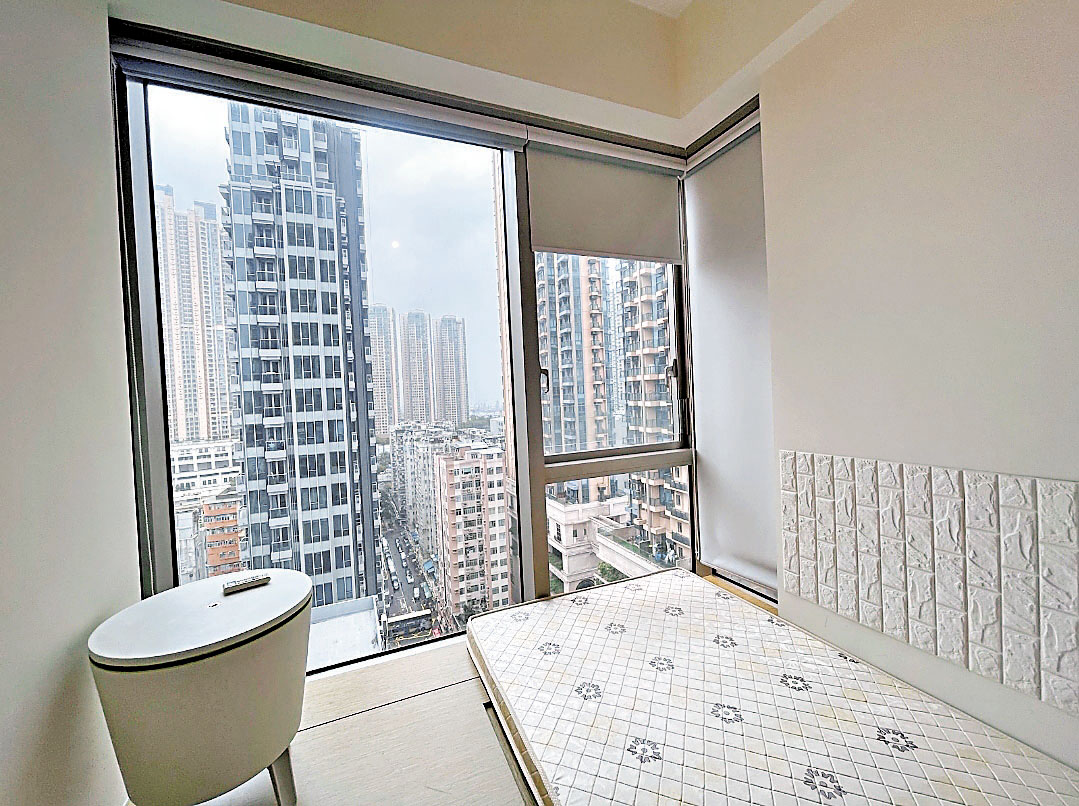 ■房間採用落地玻璃，景觀開揚。