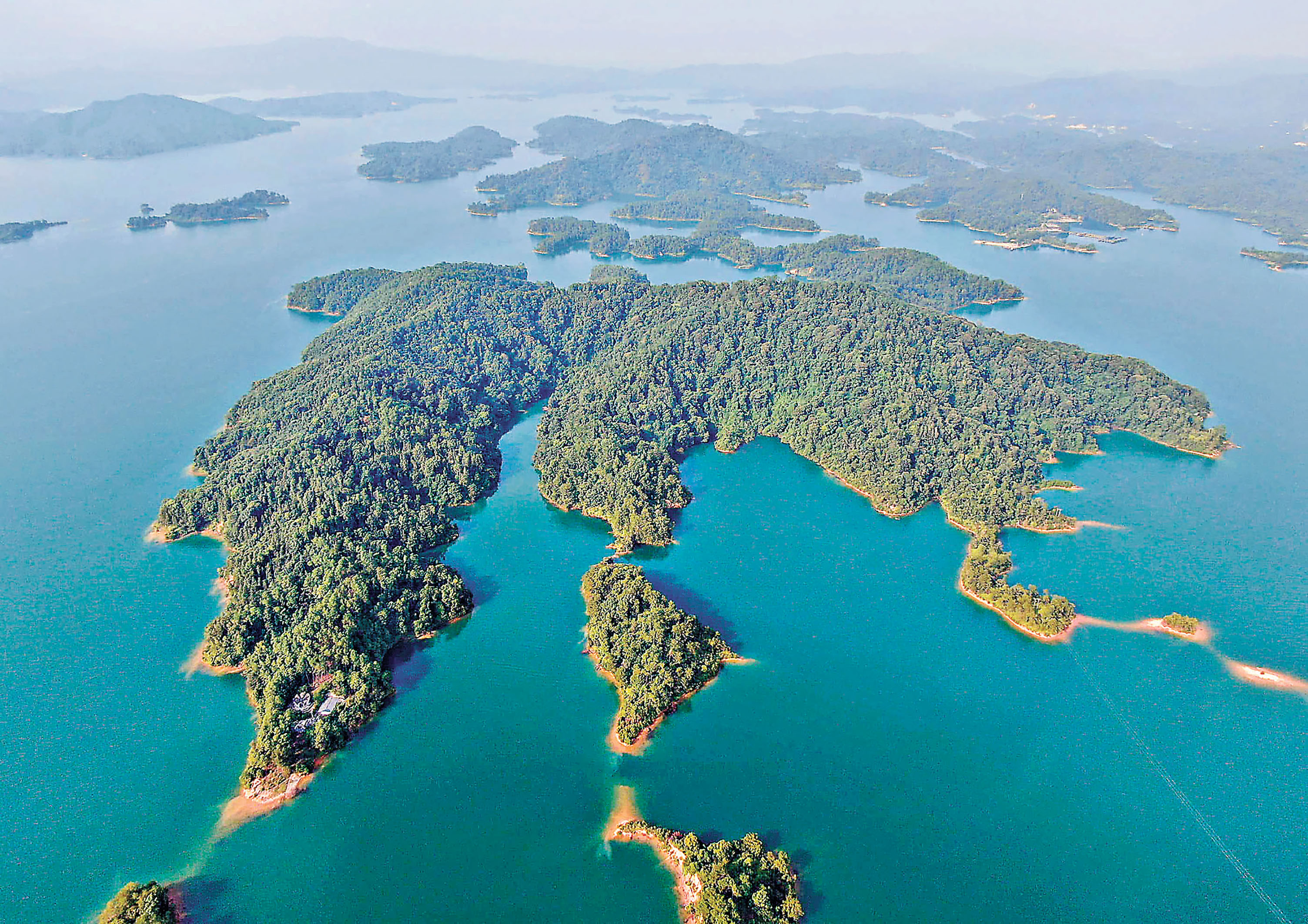 ■萬綠湖因湖水常綠得名。