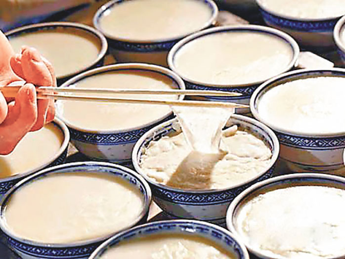 ■順德雙皮奶滑嫩綿軟，奶香濃郁。