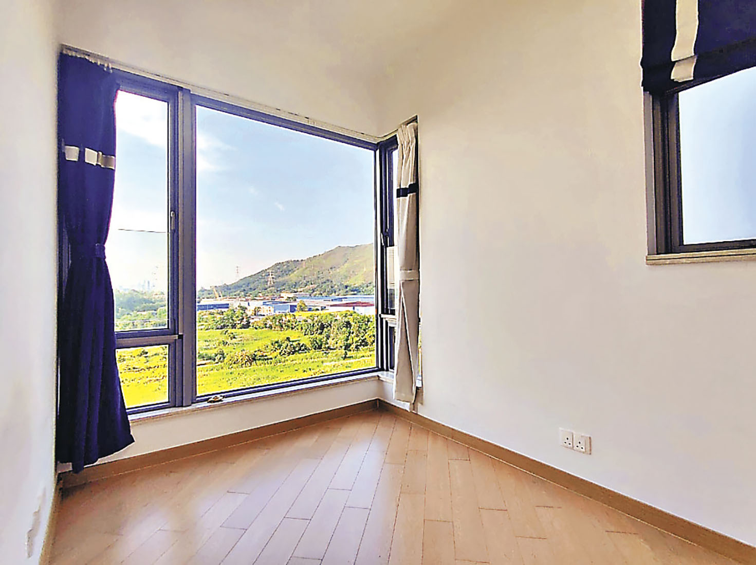 ■房間採用大玻璃窗，光線充足。