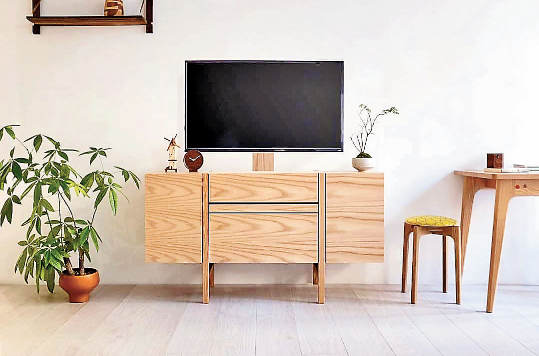 ■日系高身電視櫃，與時並進。