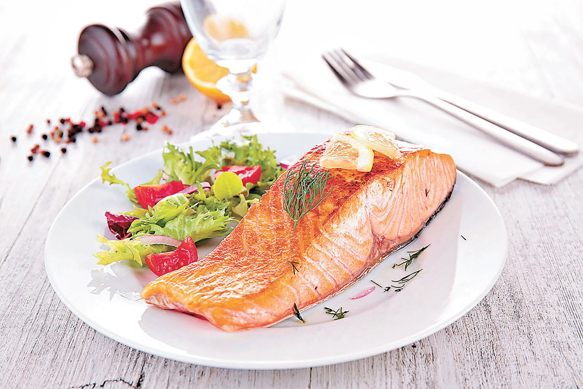 ■非捕獵魚類的三文魚汞含量較低。