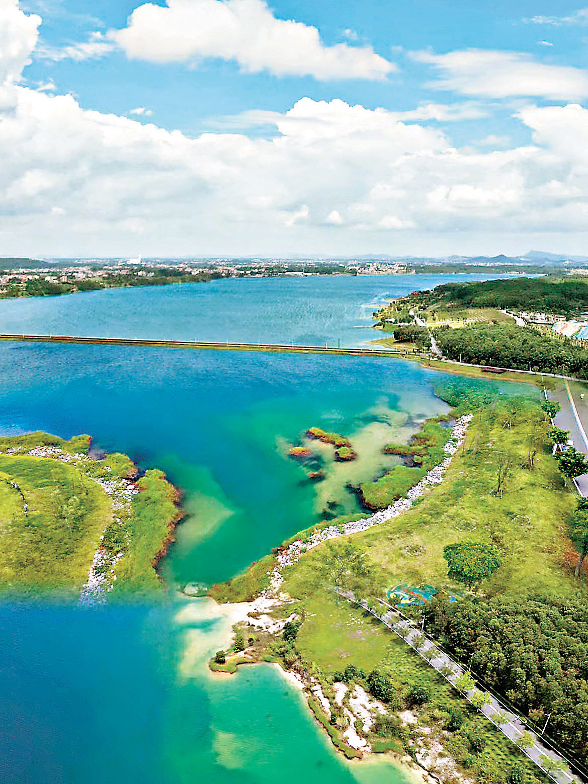 ■「露天礦生態公園」是一個絕佳的拍照打卡勝地。
