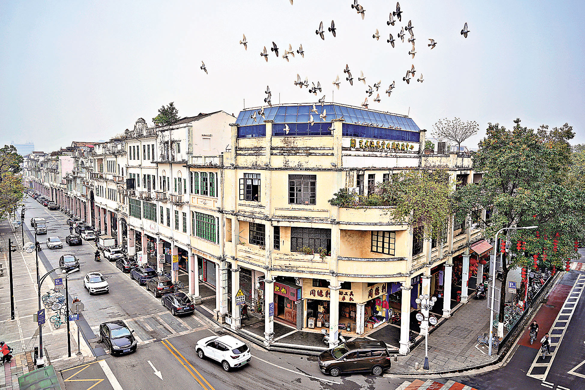 ■江門至今保存着廣東傳統的古建築騎樓。