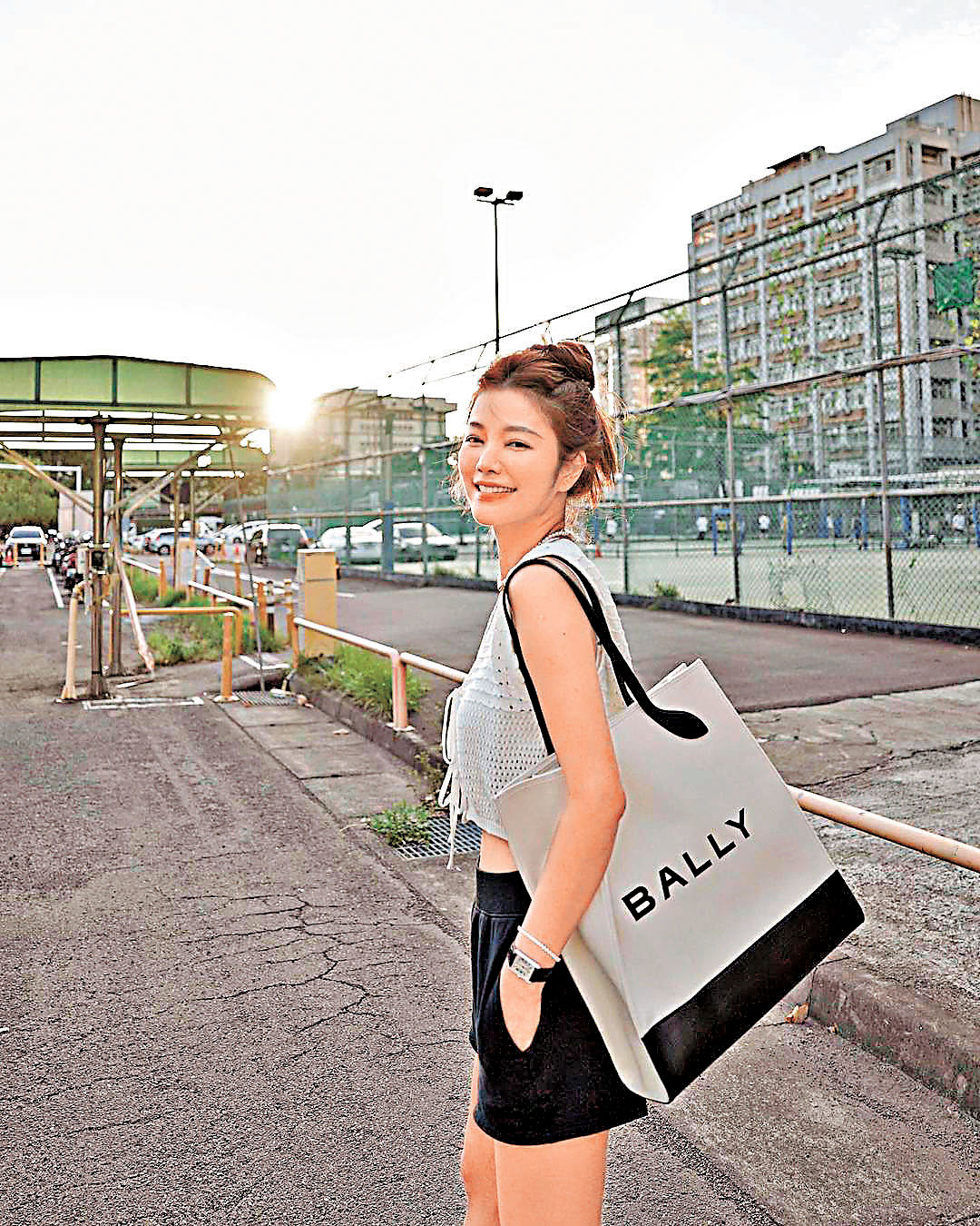 ■台灣時尚達人許路兒都是BALLY托特包粉絲。