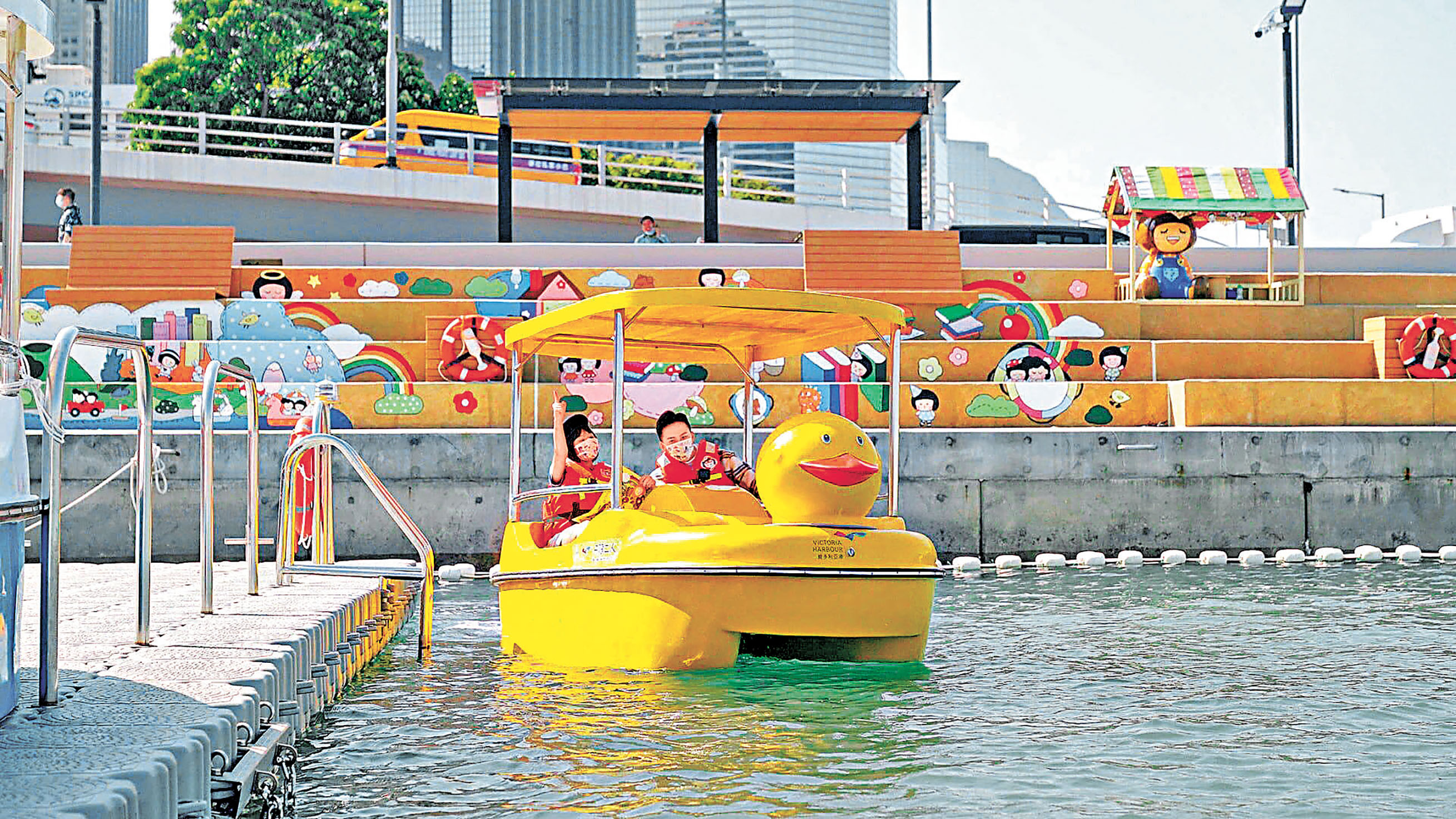 ■小鴨子造型的水上單車。