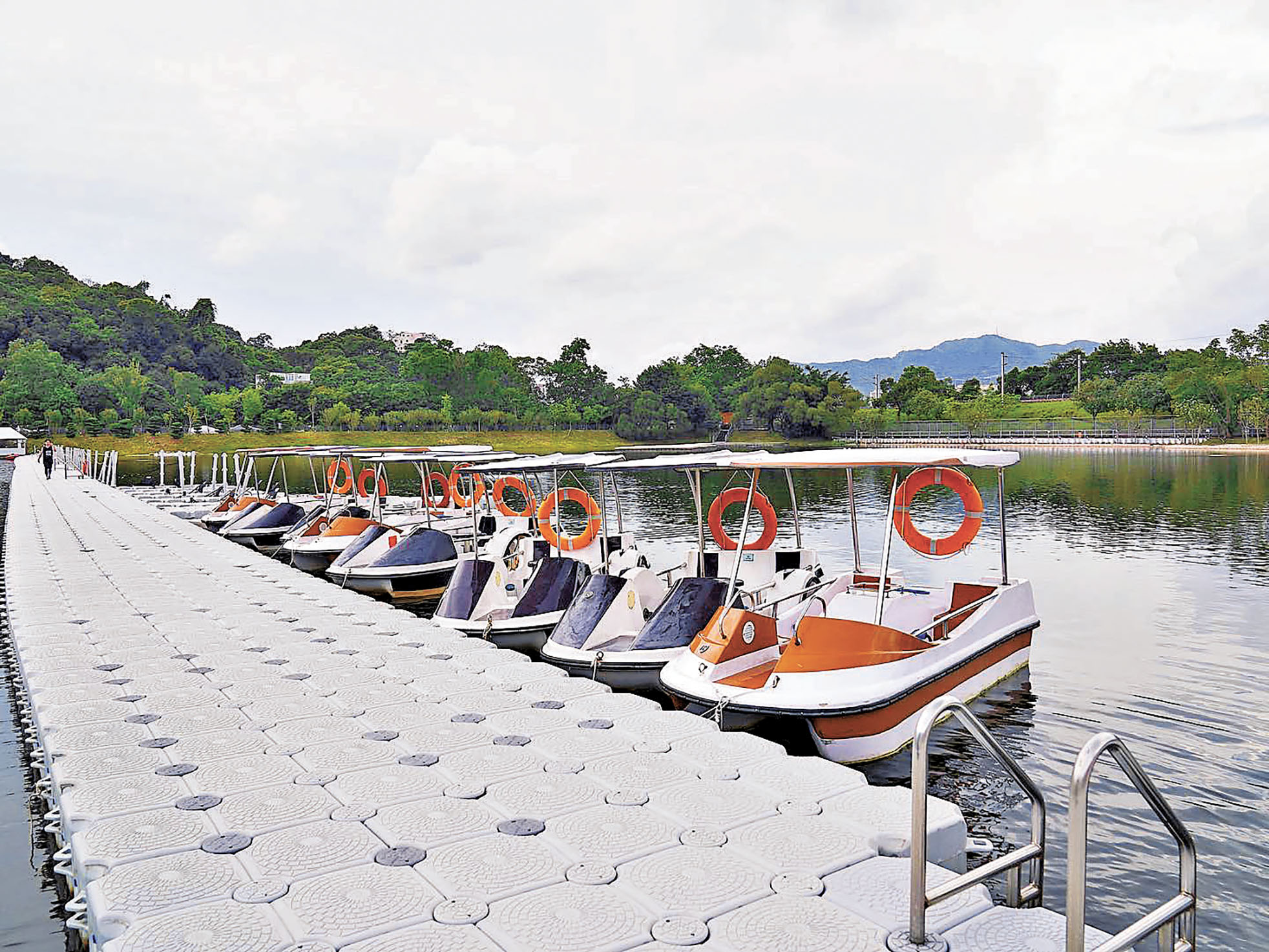 ■水上單車設計簡約亮麗。