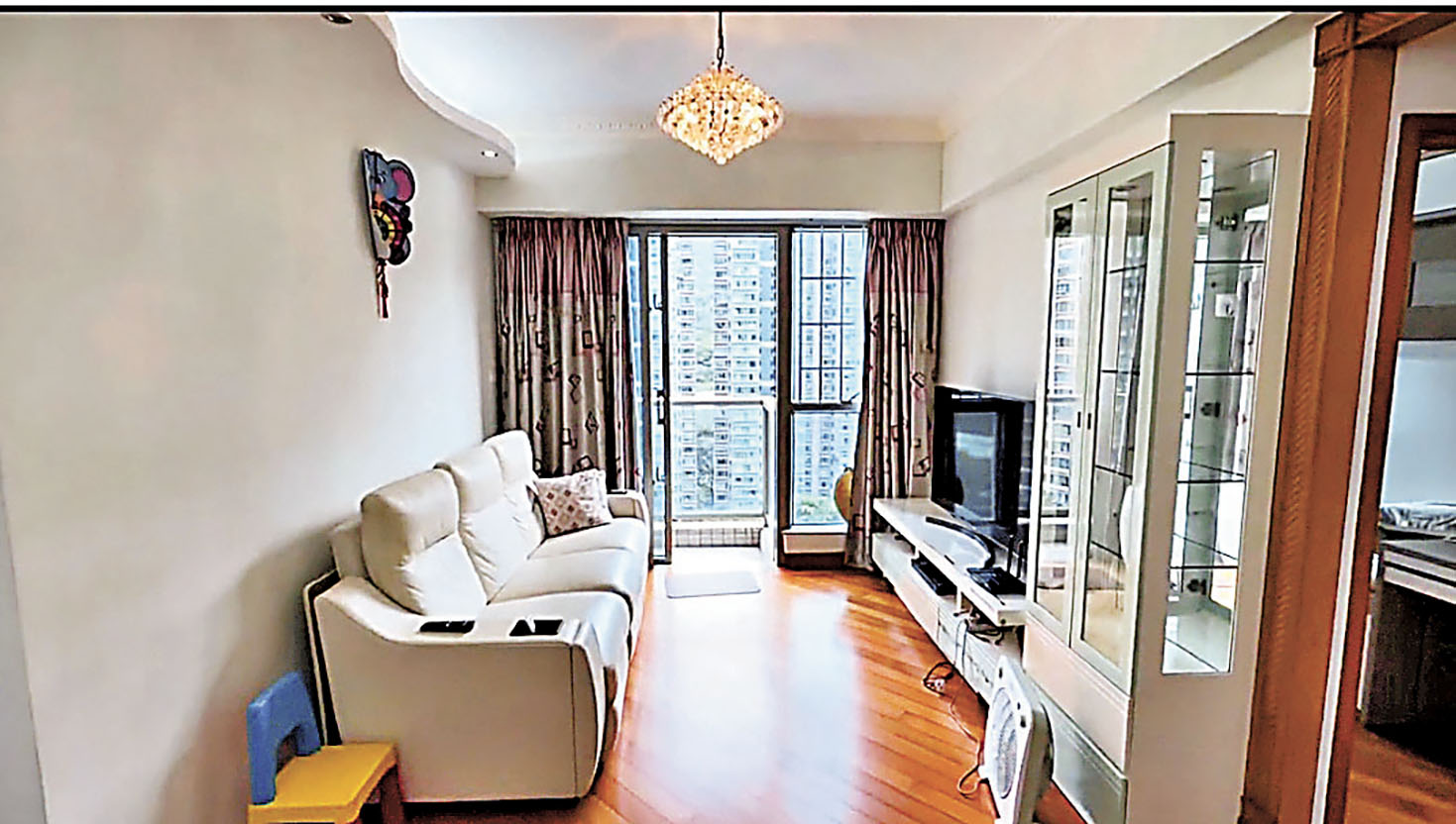 ■長方形大廳直達小露台。