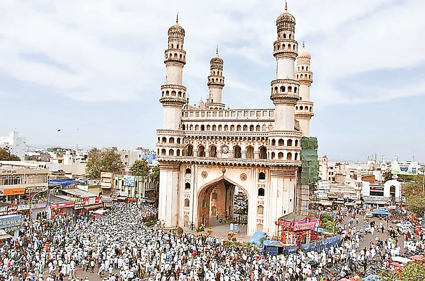 ■查米納塔門屹立於海德拉巴市中心，乃標誌性建築。