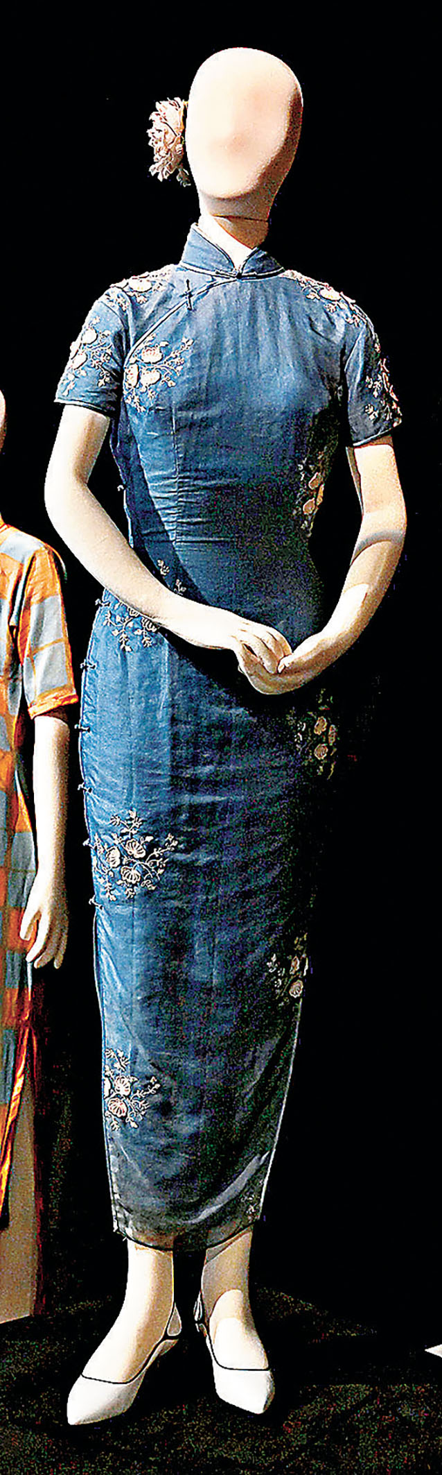 ■林黛於《藍與黑》（1966）中曾穿着的旗袍。