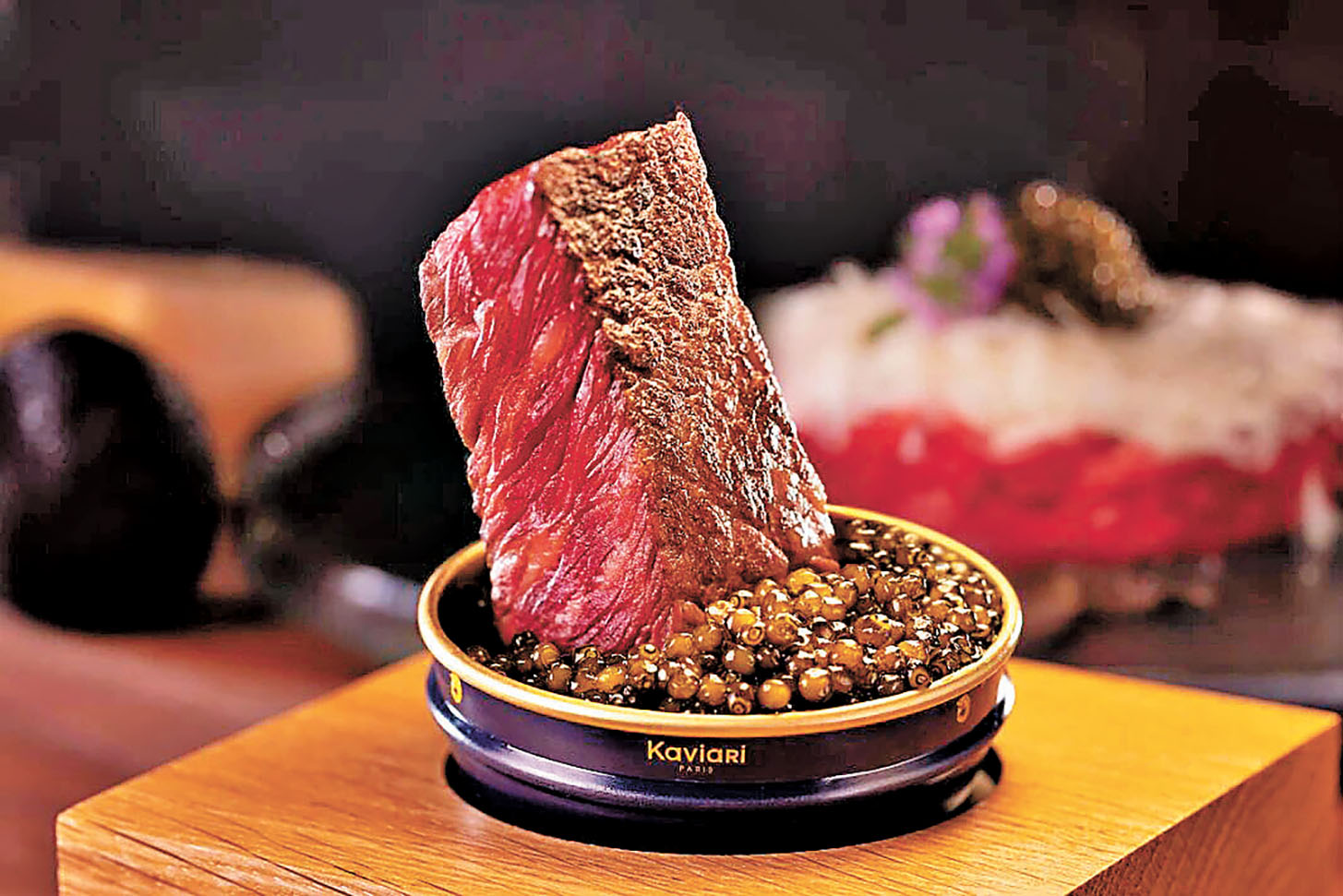 ■魚子醬的鹹香味更能提升牛肉的甘香。