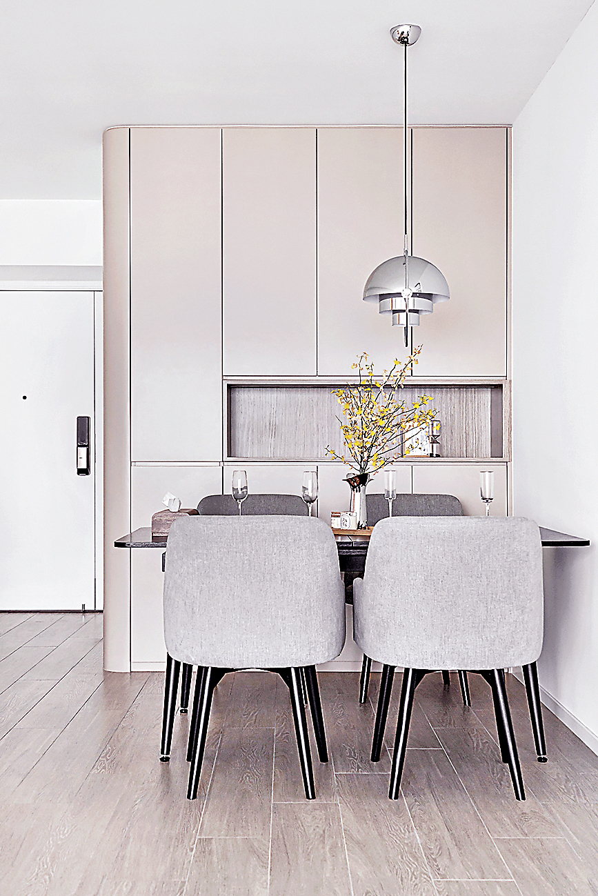 ■飯廳一角剛好夠擺放一張小餐桌。