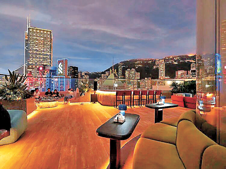 ■Cardinal Point集合餐廳、酒吧和空中露台於一身。