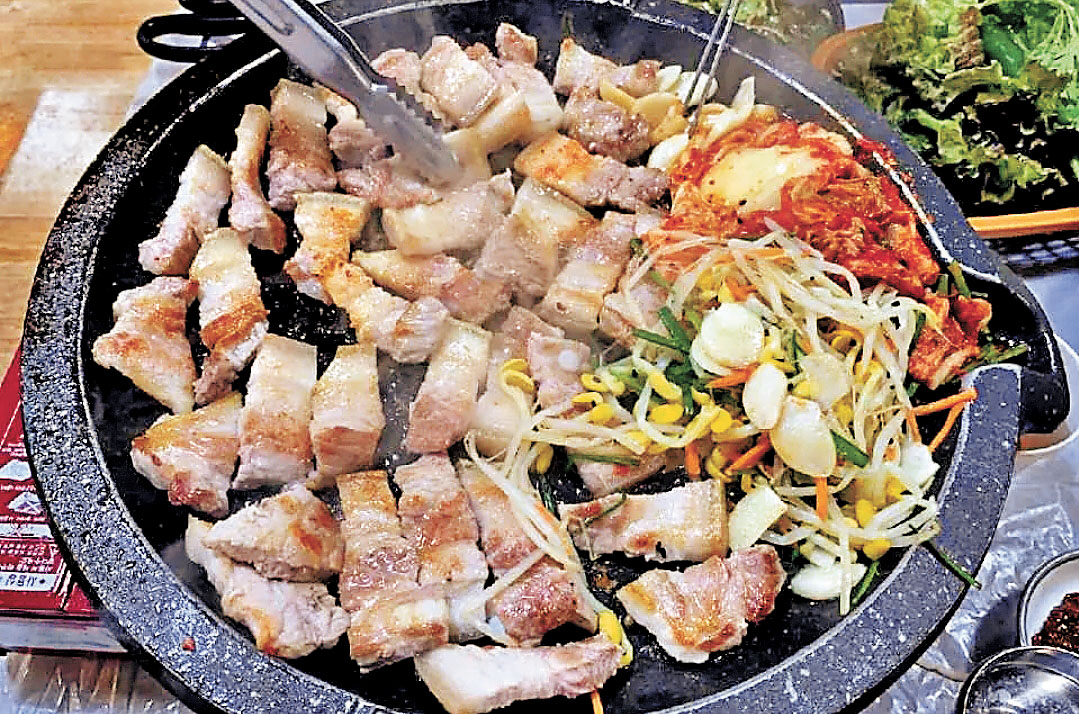 ■炭烤五花肉在冬天享用更加可口。