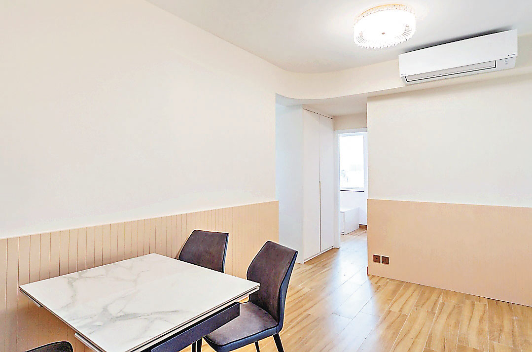 ■大廳以淡粉色及白色為主色調。