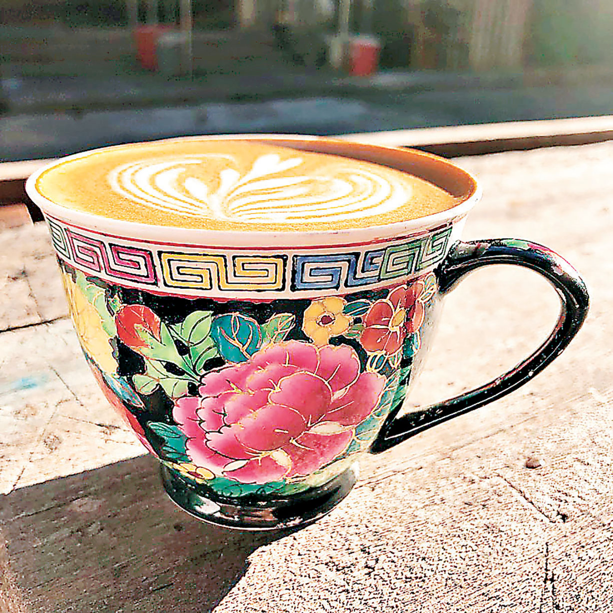 ■小店以中式瓷杯盛載西式咖啡。