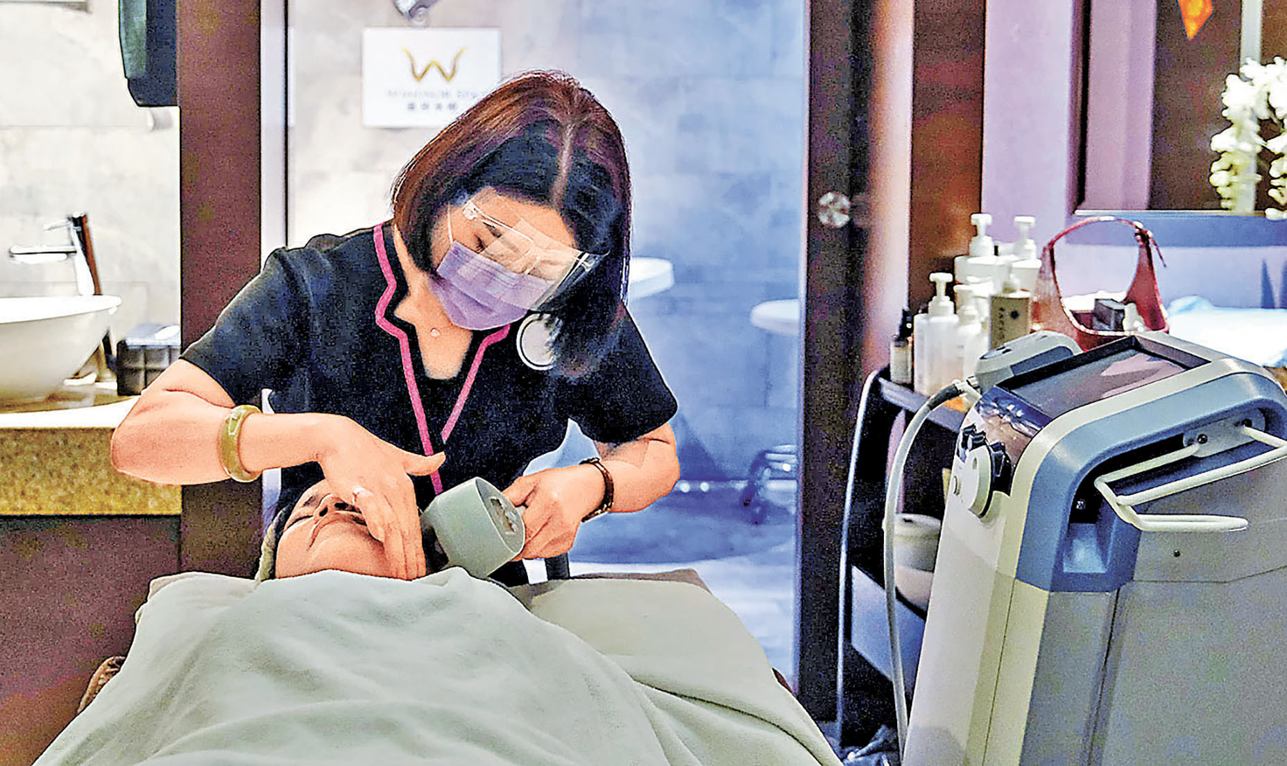 ■坊間美容院提供的療程五花八門。