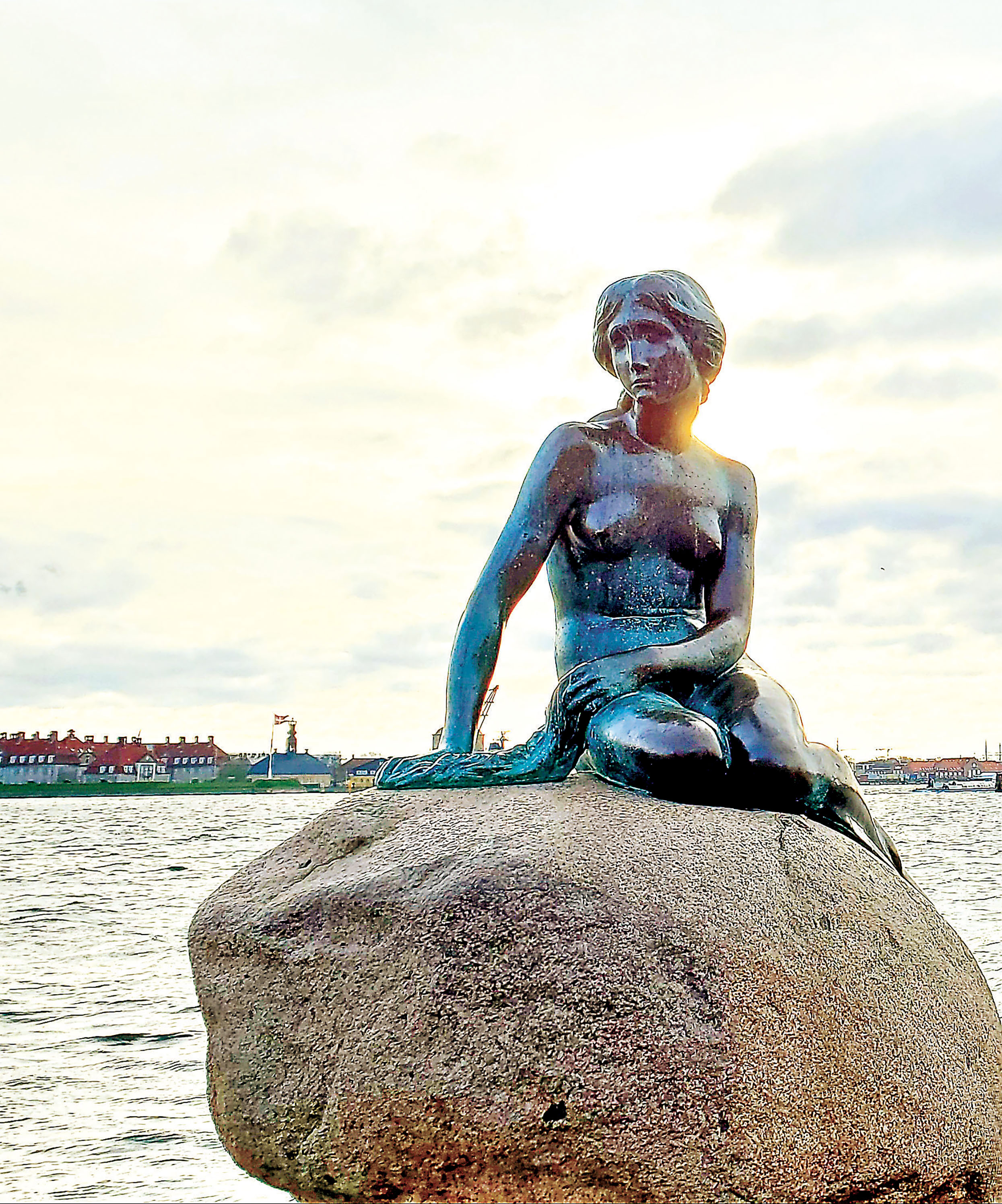 ■丹麥的美人魚像是紀念童話之父安徒生的藝術傑作。