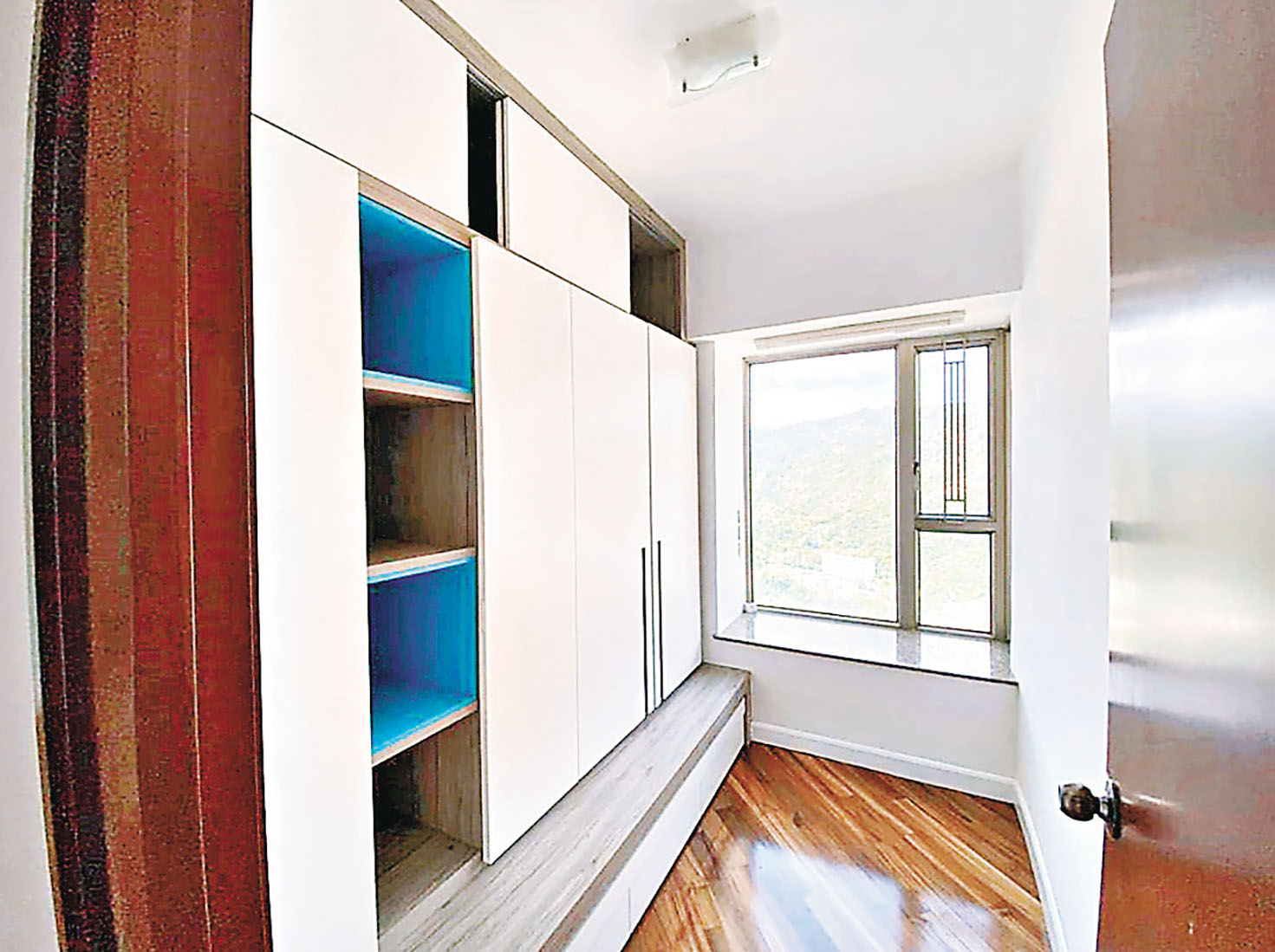 ■睡房設有大型收納櫃。