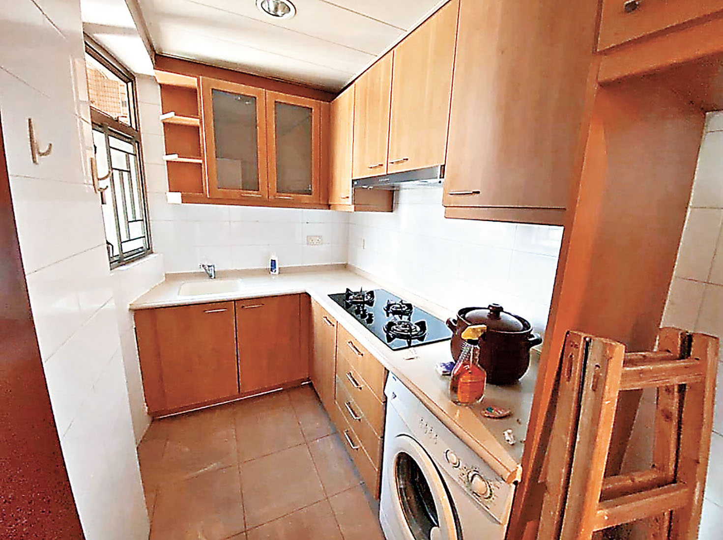 ■廚房收納櫃充足。