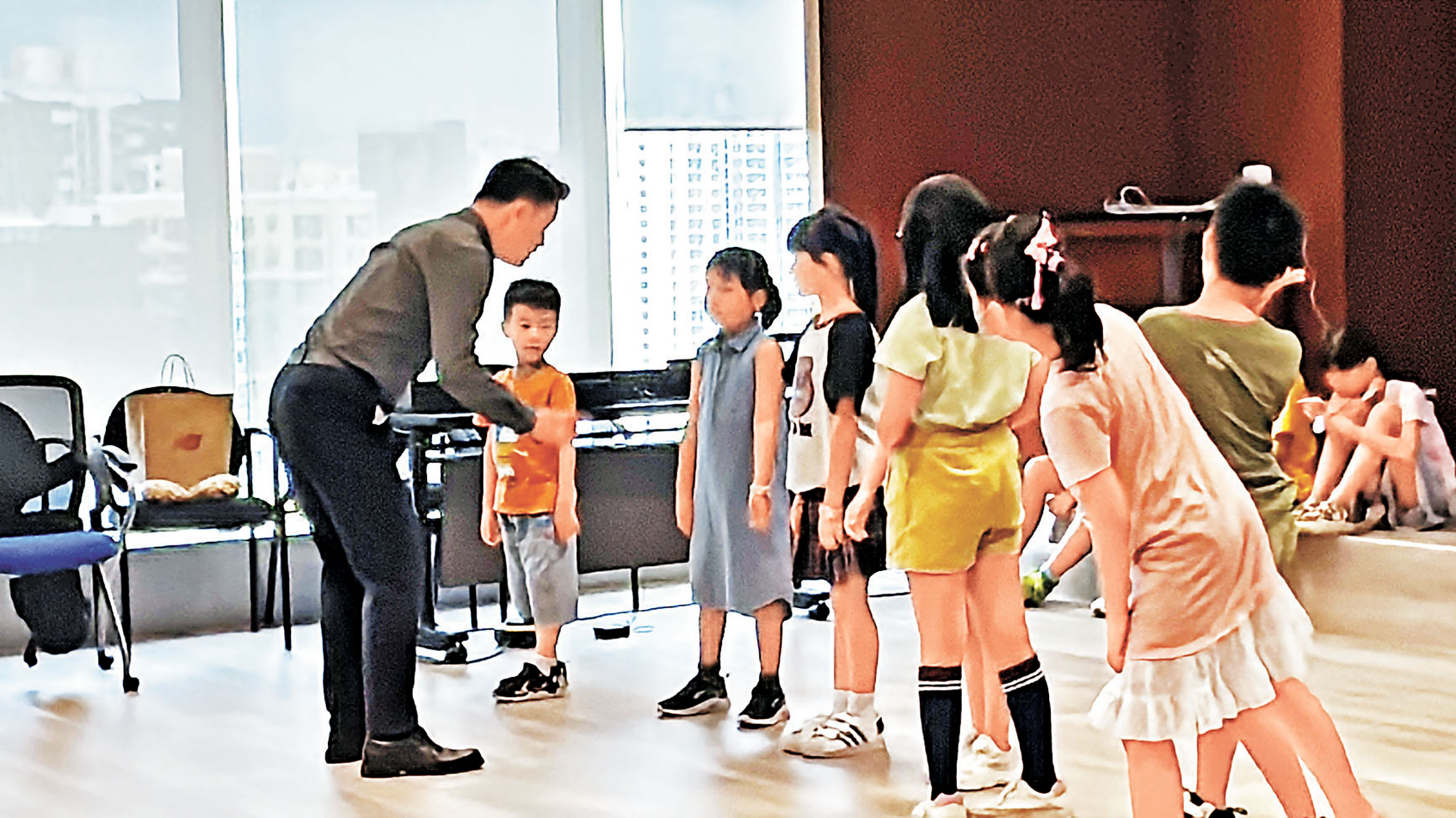 ■教小孩子學客家話不是一件簡單事，嚴厲與溫柔缺一不可。